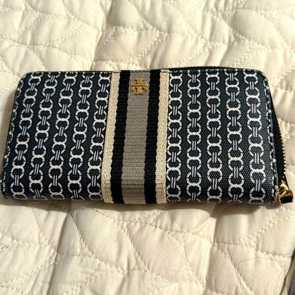 Tory Burch Handbags - Tori Burch Wallet